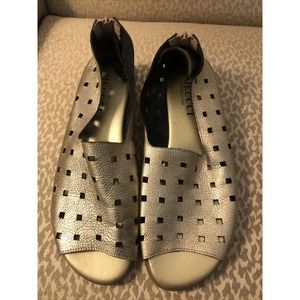 Sesto Meucci Womens gold Slide Sandals 8.5 Italy